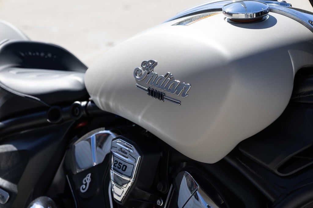 2025 Indian Motorcycle® Scout® Classic Limited +Tech Silver Quartz Smoke