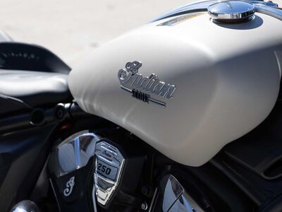 2025 Indian Motorcycle® Scout® Classic Limited +Tech Silver Quartz Smoke