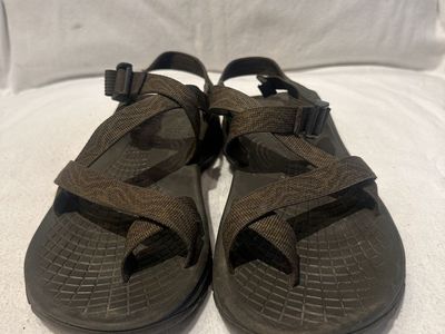 Chaco men’s size 10 brown/olive, hiking sandals