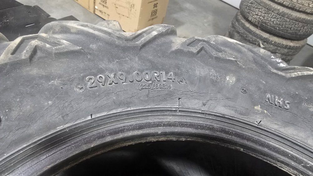29x9.00R14 Maxis Bighorns