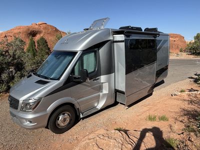 2017 Leisure Travel Van Unity Murphy Bed Mercedes Chassis Low 29,300 Miles