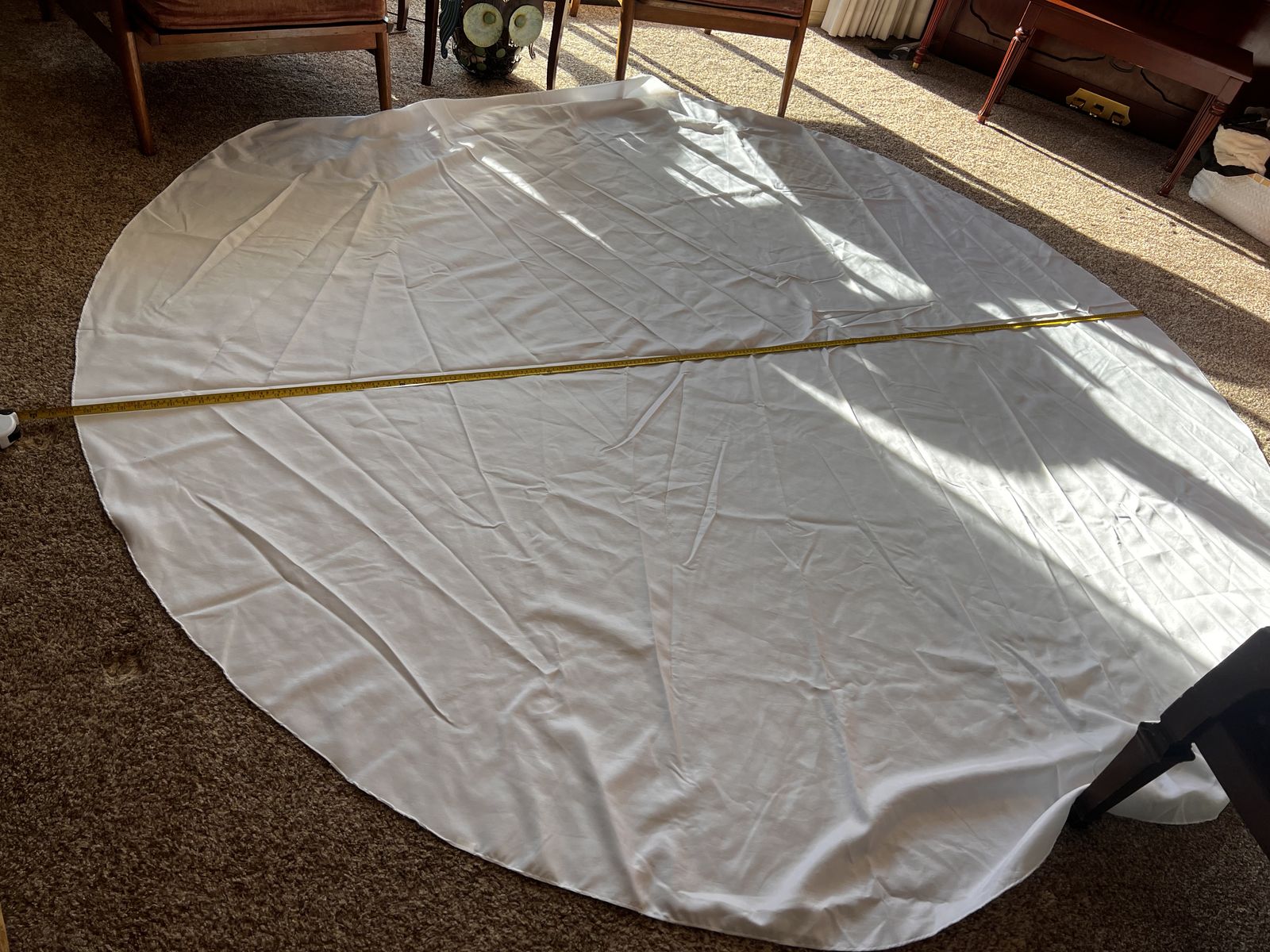 White Table Cloth, Round And Flat, White Lighting