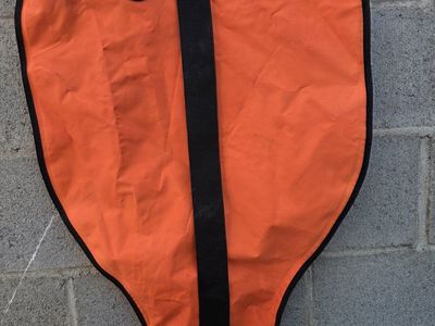 Underwater lift bag with exhaust valve