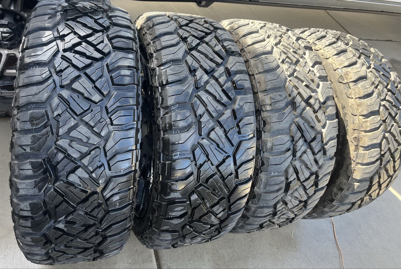 4 285/45r22 tires w/3wheels