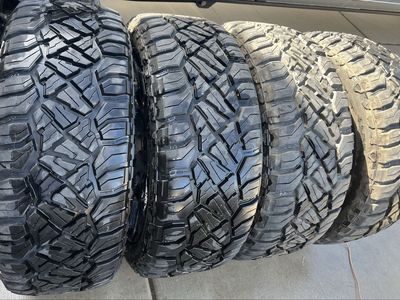 4 285/45r22 tires w/3wheels