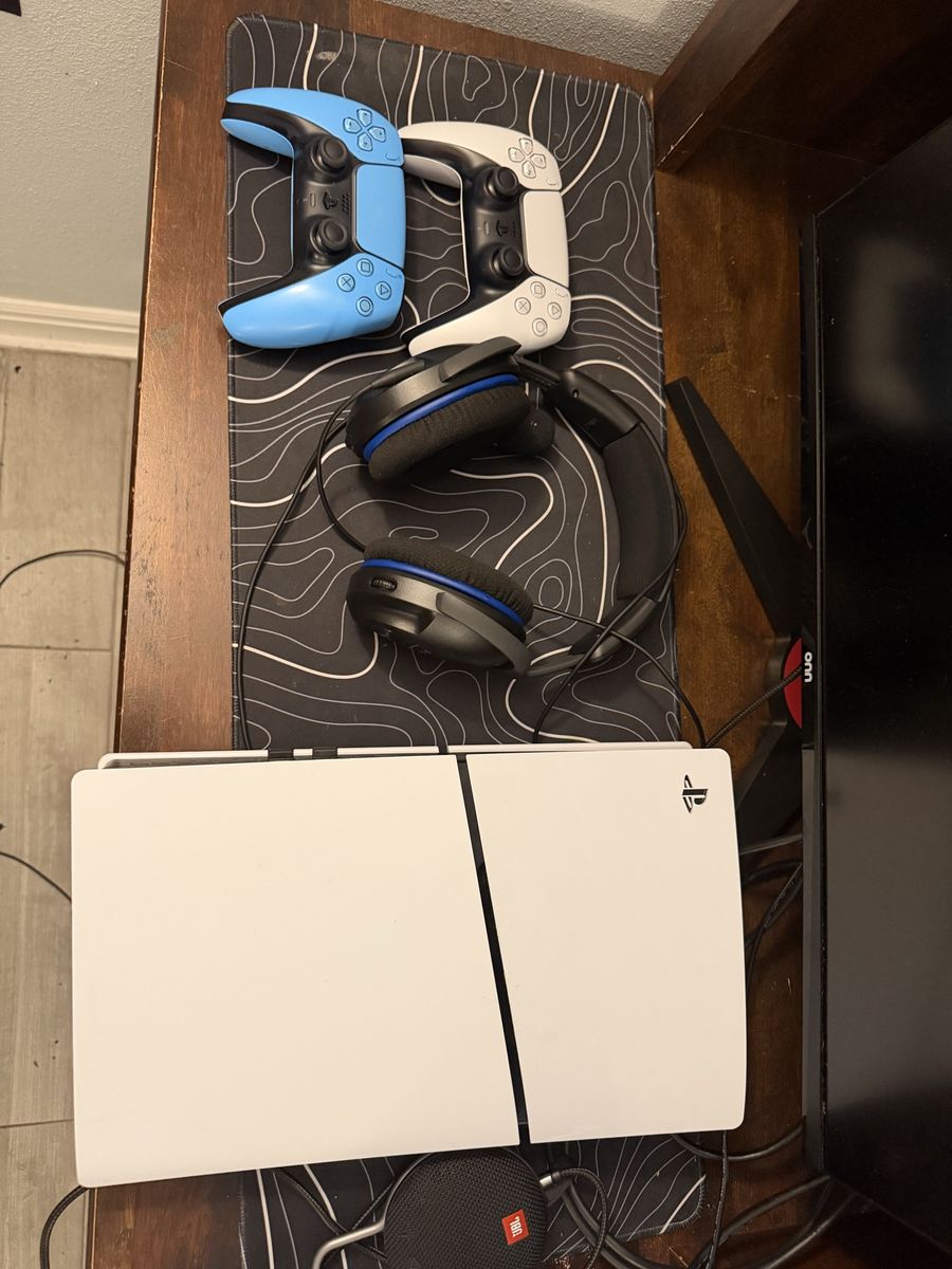 Ps5 Digital slim edition 1TB storage + 2 controllers