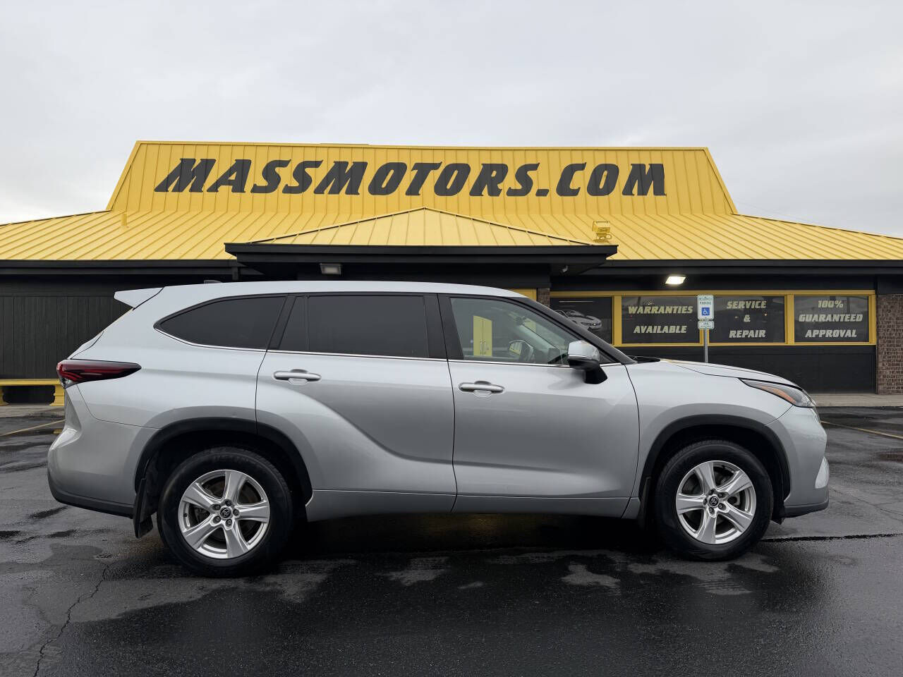 2024 Toyota Highlander LE