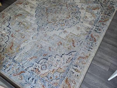 Area rug 9'10" x 6'7" stain resistant with rug pad