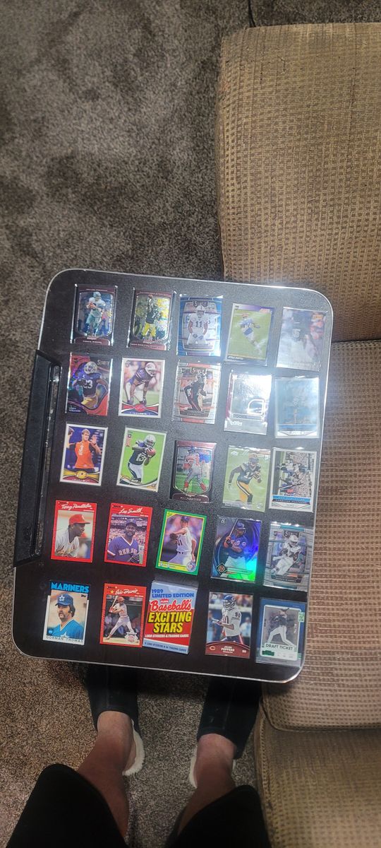 27,800 Sports Cards - Football, Baseball, Basketball, Pokémon, Golf - Hall of Famers & Rookies