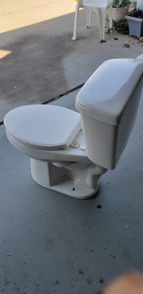 White Porcelain Two-Piece Toilet with Seat and Tank, Used