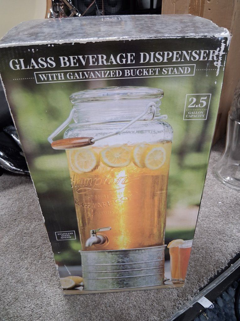 Hampton 2.5 Gal Glass Beverage Dispenser New!