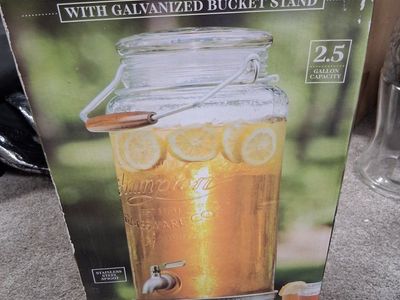 Hampton 2.5 Gal Glass Beverage Dispenser New!