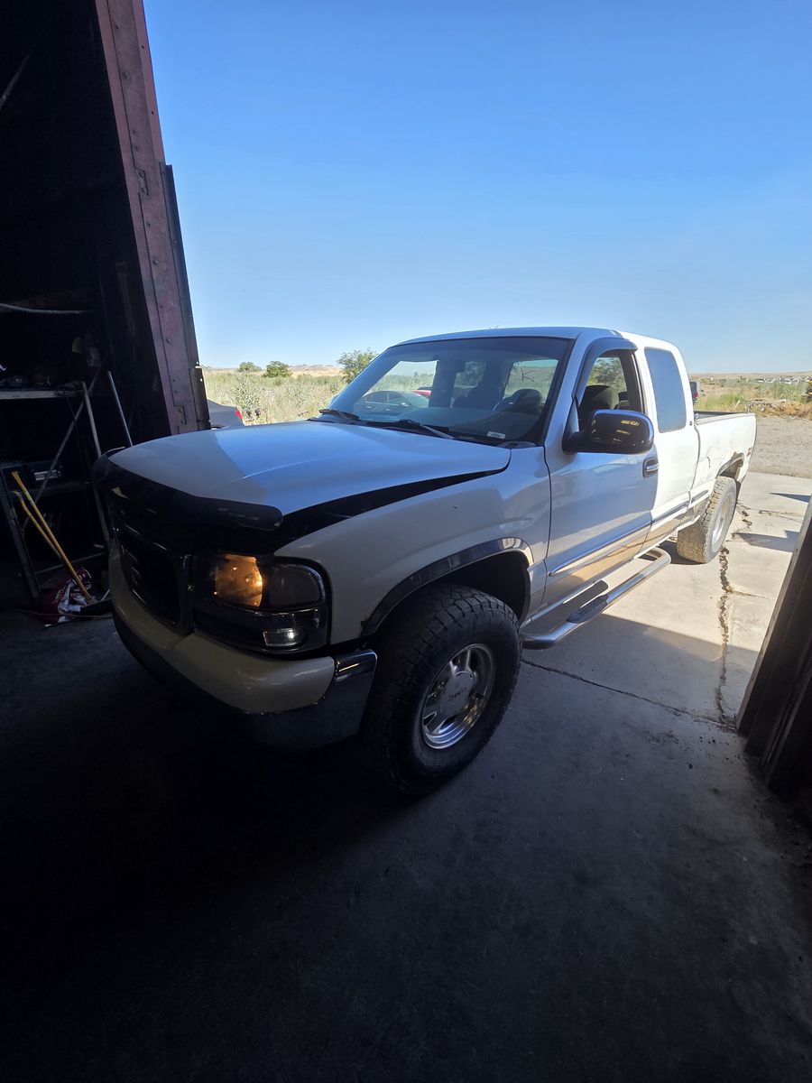 2000 chevy silverado ls v8 auto 4x4 NEEDS TOWED OR TRAILERED