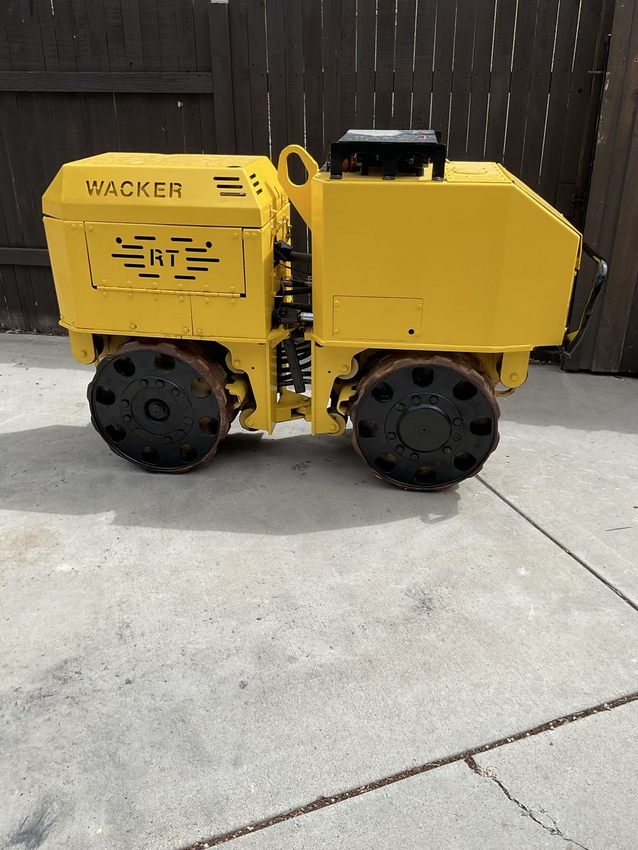Trench compactor