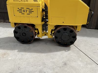 Trench compactor