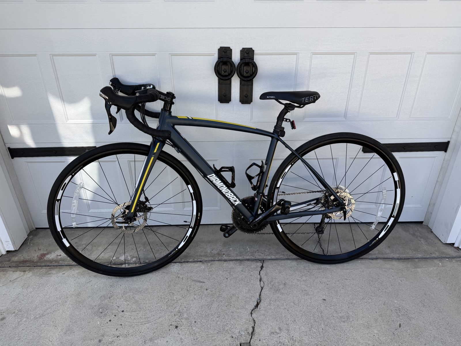 Diamondback century road bike