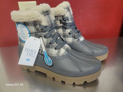 Winter Boots ~ Womens 10