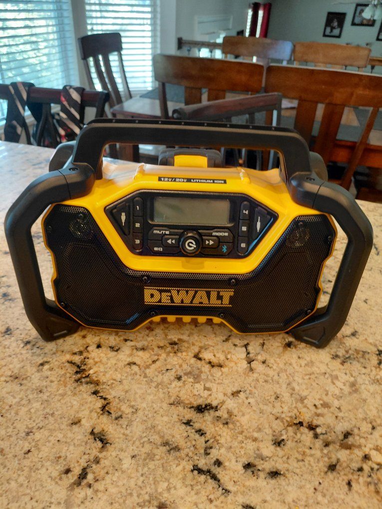 DEWALT 12V/20V MAX Jobsite Bluetooth Radio with 20V MAX XR POWERSTACK 5.0Ah Battery