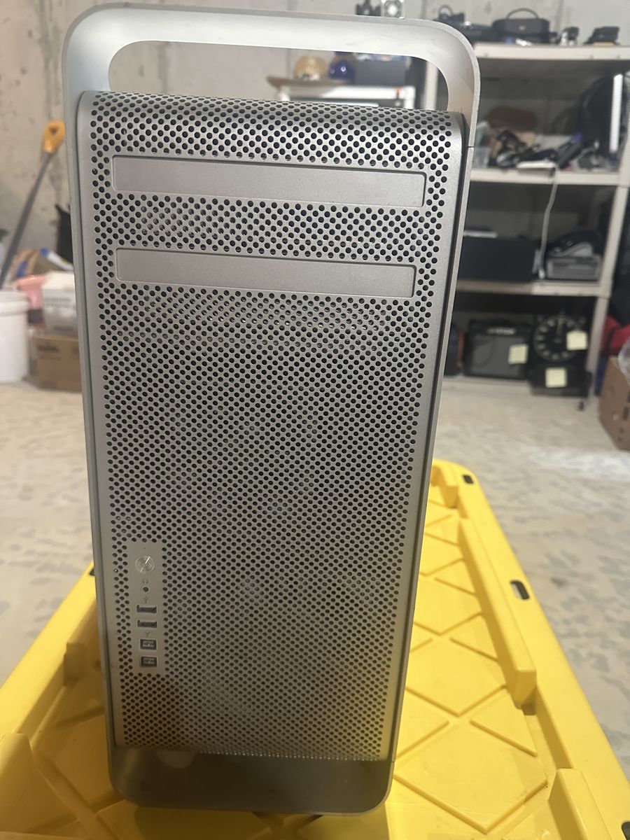 Mac Pro A1289, (2009) EMC 2314, Intel Xeon Quad-Core, 6GB RAM, 240GB HDD OS YOSEMITE