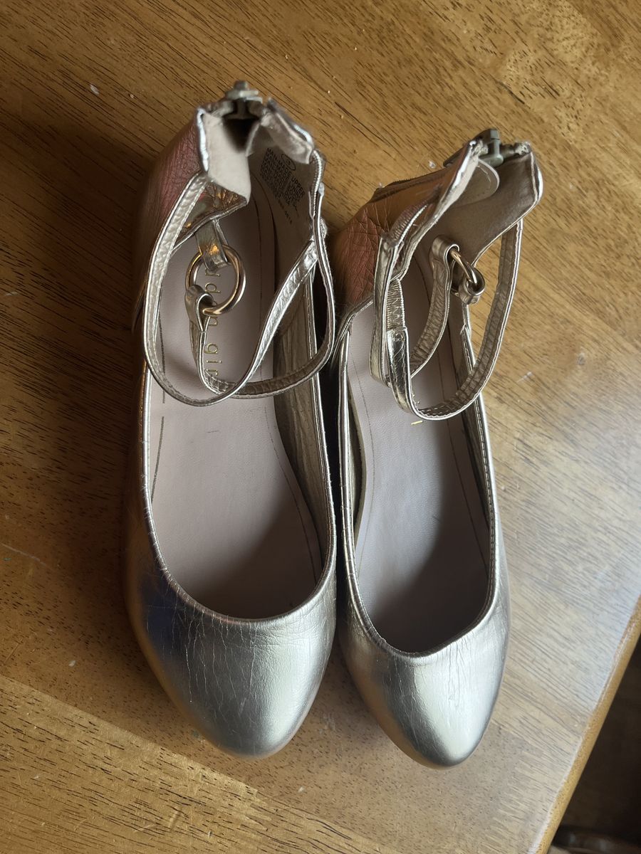 Girls Easter/Dress/Special Occasion/Sunday Shoes - Like New Condition. Gold.  Size 3