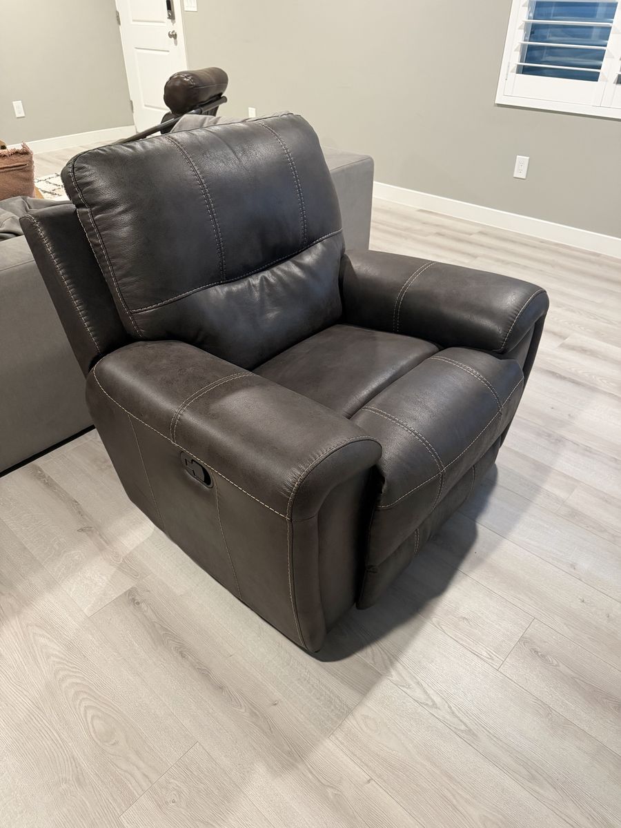 Ashley Furniture “boxberg” Rocker Recliner