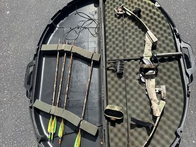 Camo Compound Bow with Hard Case & Arrows - Hunting/Archery Set