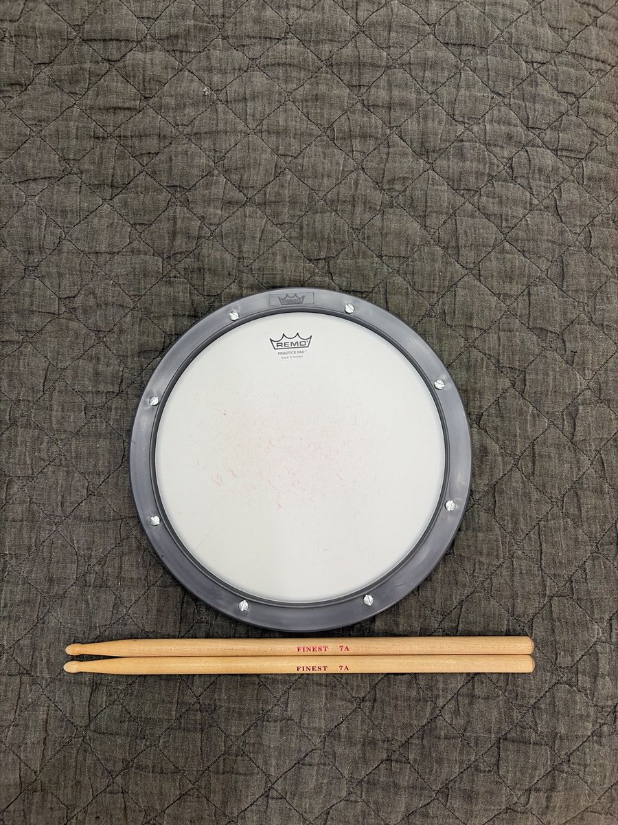 DRUMS PRACTICE PAD (+Drumsticks)