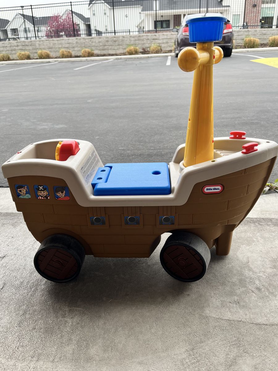 Little Tikes Pirate Ship Ride‐On Toy