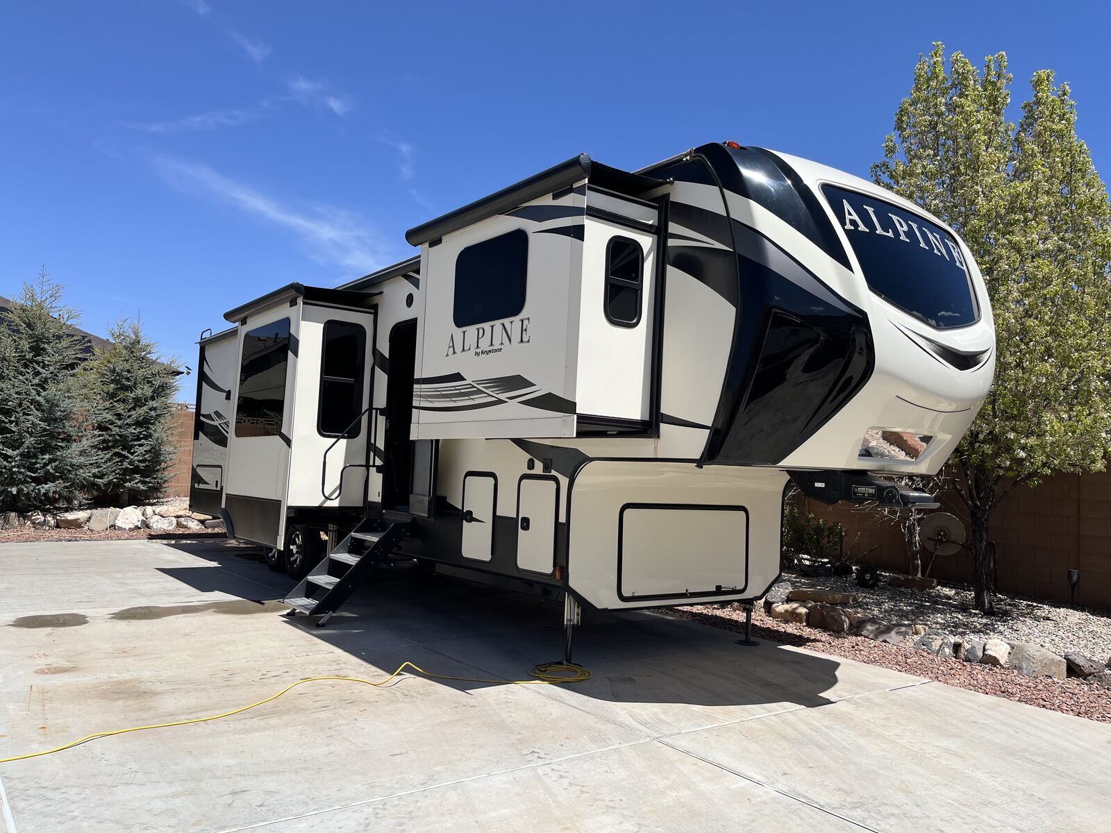 2019 Alpine 3700fl Keystone 5th Wheel