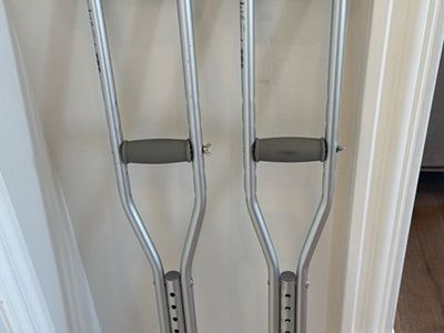Child or youth size crutches