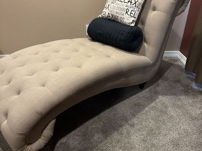 Tufted Chaise Lounge