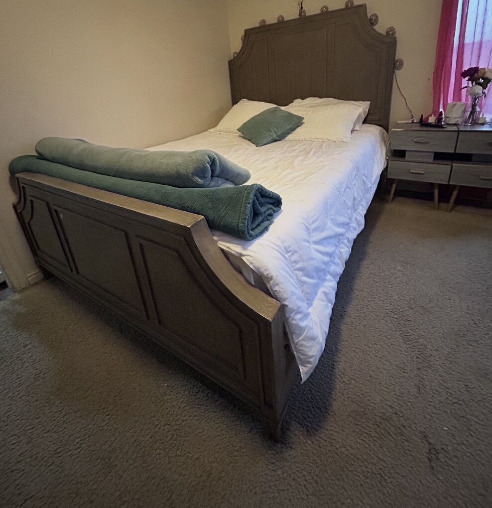 Queen Frame Very Good Conditions