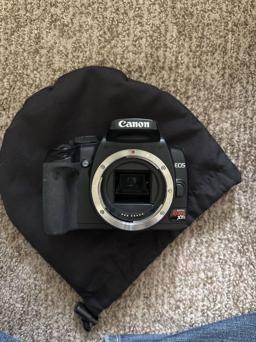 CANON rebel xti camera