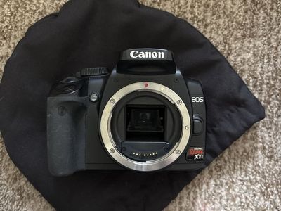 CANON rebel xti camera