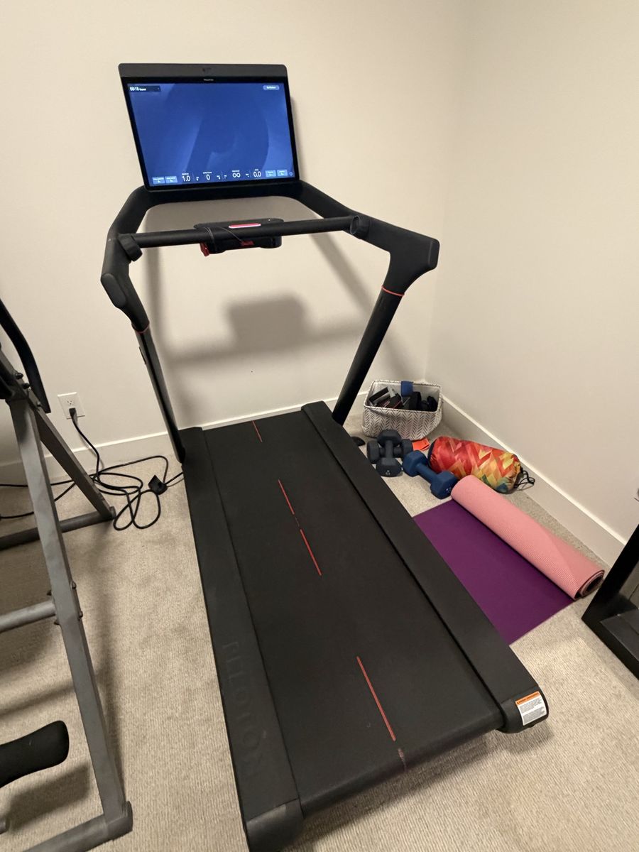 Peloton Tread Electric Treadmill with Touchscreen Display