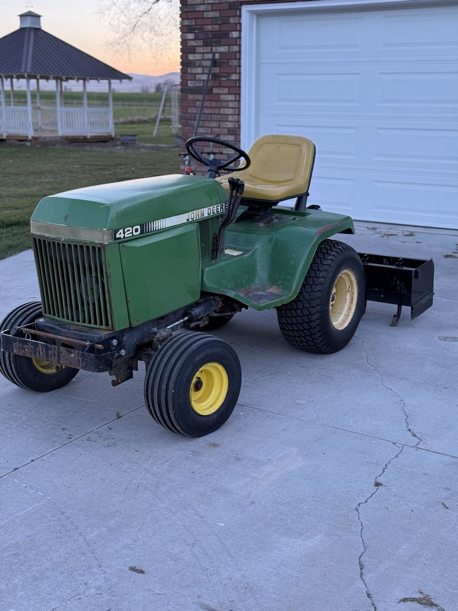 1984 John Deere 420 Garden Tractor