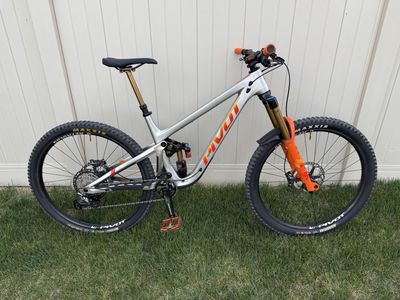 2023 Pivot Firebird -L - Pro XT/XTR -Carbon Wheel