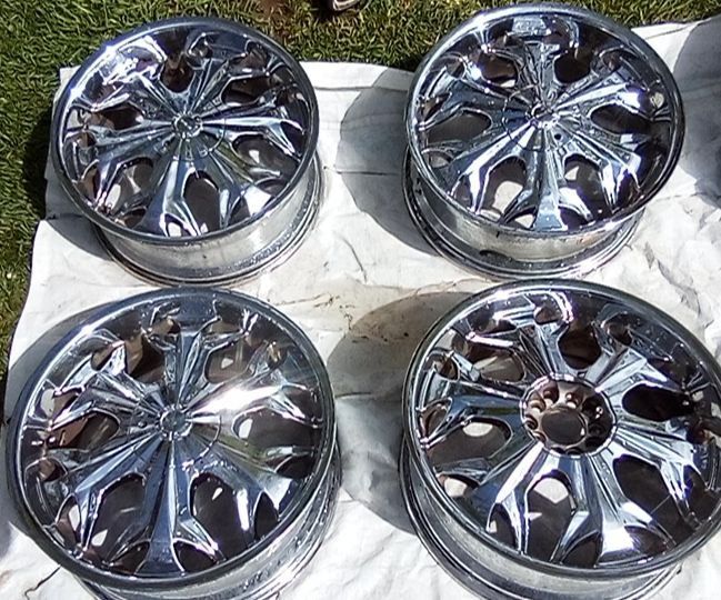 AKUZA CHROME RIMS