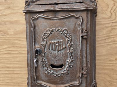 Vintage-Style Colonial Locking Wall Mount Mailbox - USPS Approved with Keys