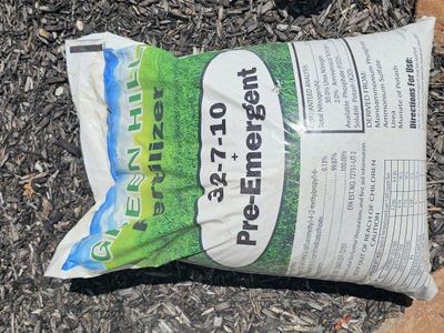 50lb bag of Green Hills Lawn 32-7-10+Pre-Emergent