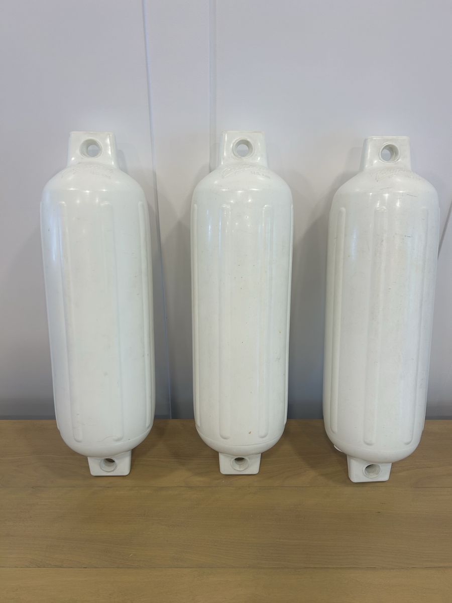 Polyform G-4 Boat Fenders 22" 6 1/4"