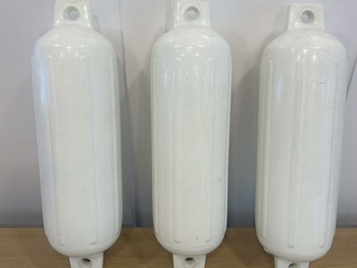 Polyform G-4 Boat Fenders 22" 6 1/4"