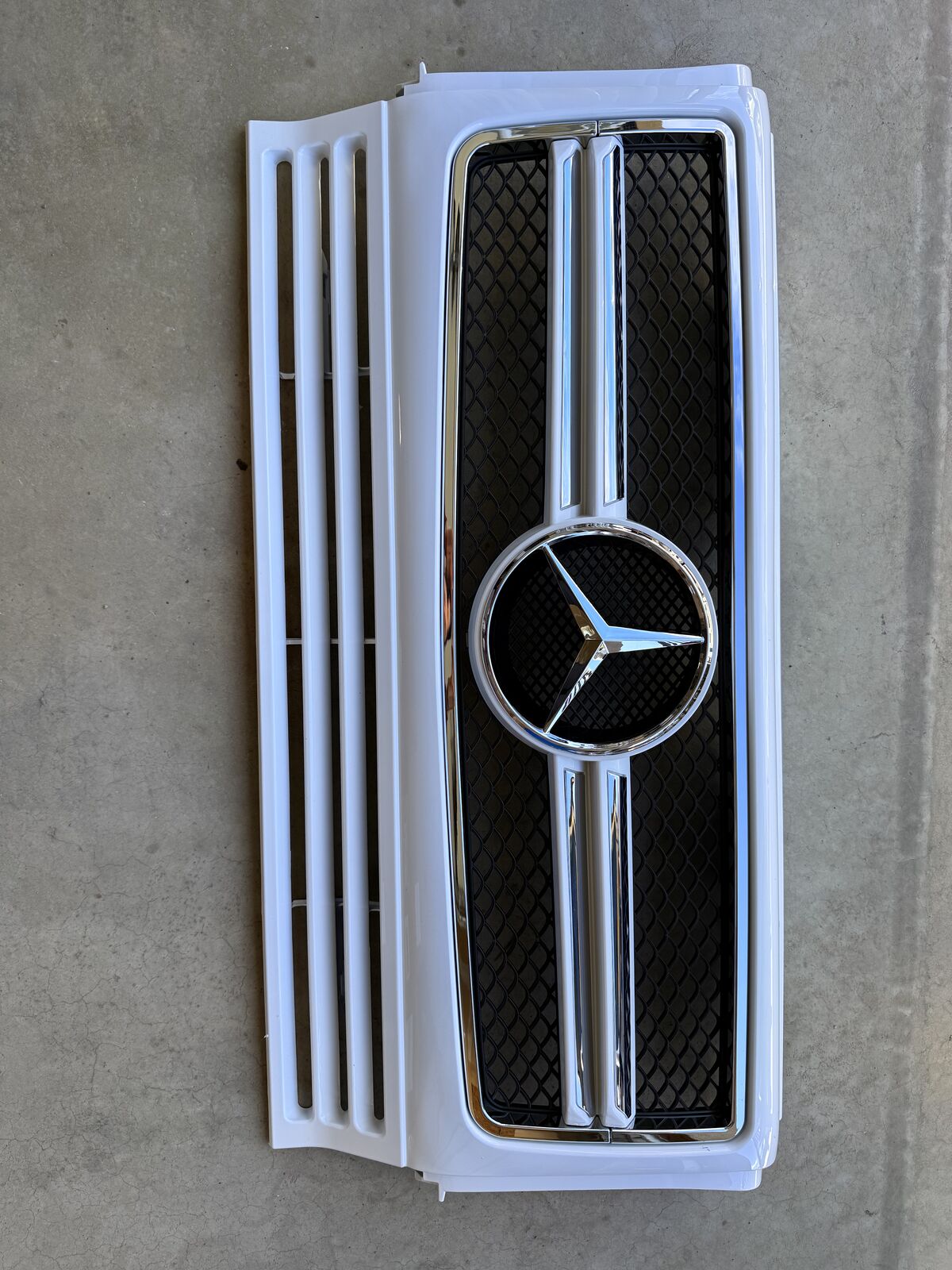Mercedes grill brand new