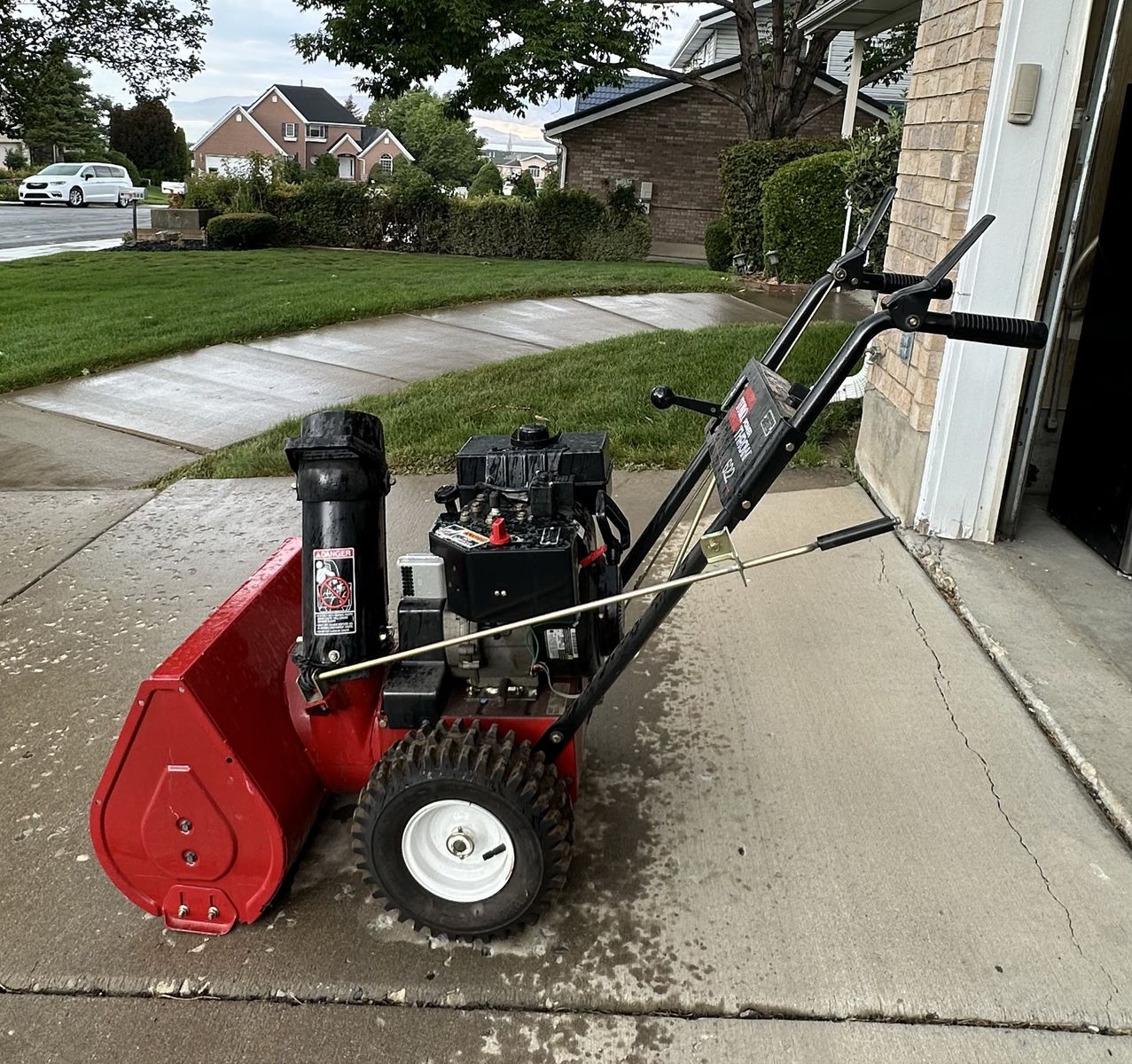 Toro Power Throw 622 Gas Snow Blower with electric start