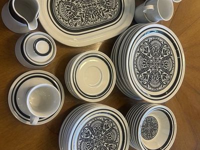 Mid Century Modern 42 Piece Noritake Dish Set: Brand New