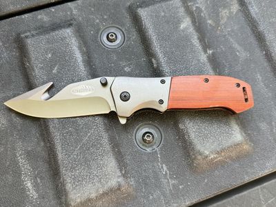 Box of 120 NEW Foldable Knives