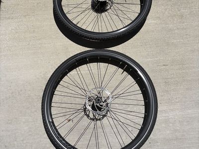 Bontrager Affinity TLR 700c Road / gravel Wheels with Schwalbe marathon winter tires