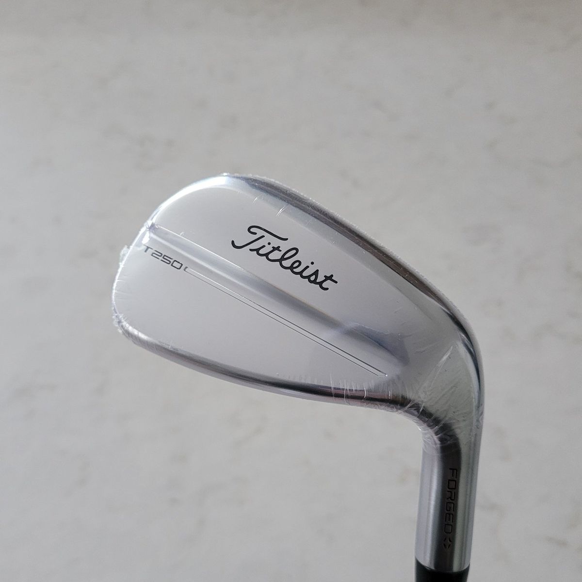 NEW-Titleist T250 7 Piece Iron Set 4-PW Stiff