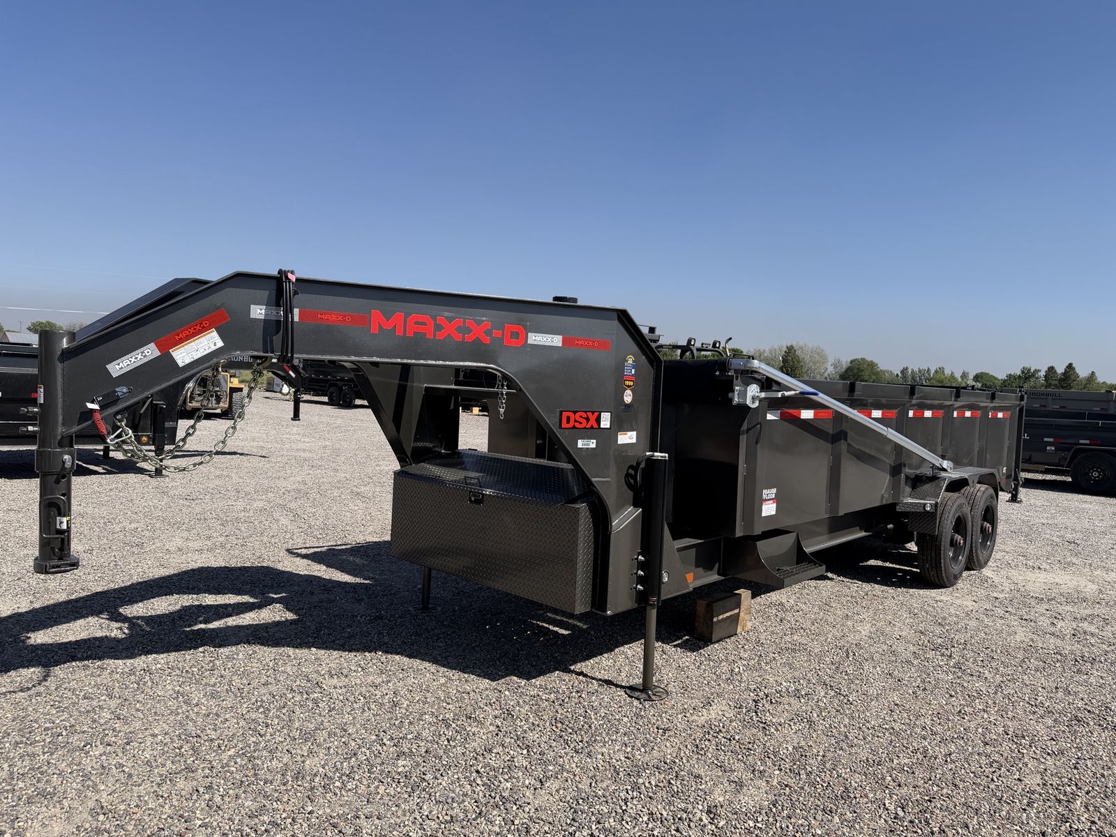 2027 Maxx-D DSX GN Dump 7’x20’