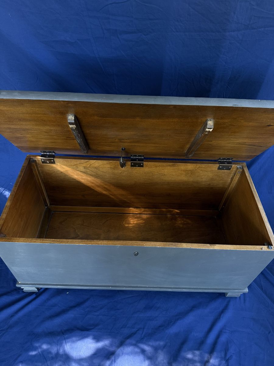 Main image 3